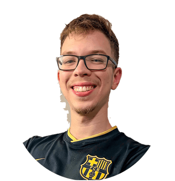 Foto do criador do FIFATARDS, de óculos e camisa do Barcelona